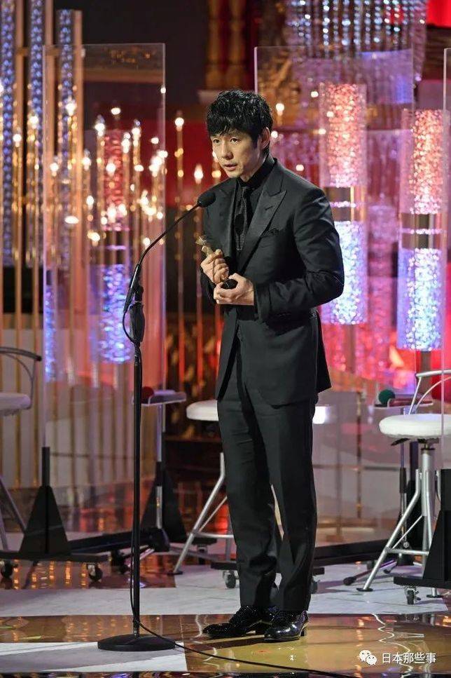 3月又拿到了日本奧斯卡獎的最佳男主演獎