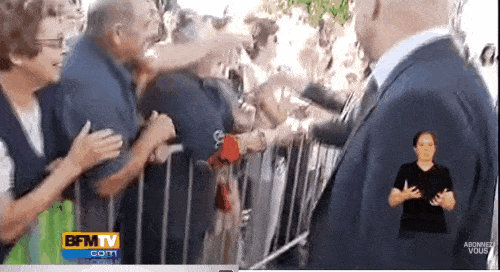 法國前總統薩科齊也曾在與民眾握手時遭到「襲擊」