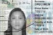 入籍考試，移民局發現亞裔女的婚姻綠卡，涉嫌造假&#8230;