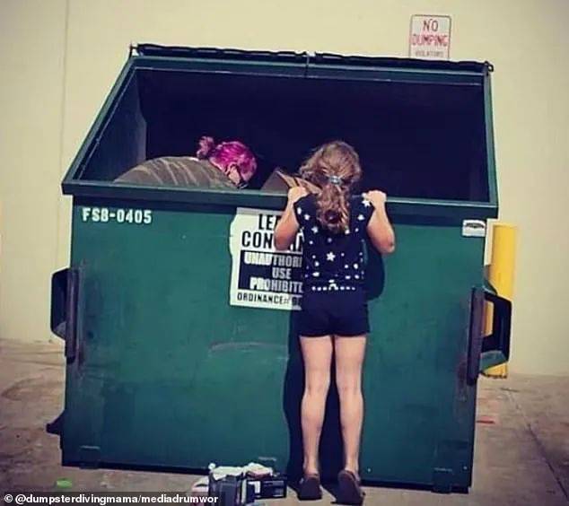 有時候，蒂芙尼會帶著孩子們去垃圾桶尋寶，
