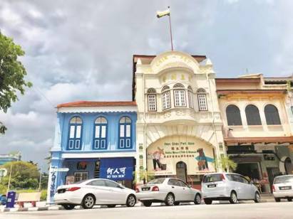 馬來西亞的閒真別墅，成立於1893年，創辦人梁碧如，僅開放給來自嘉應州客家籍的錫礦老闆，名副其實的「