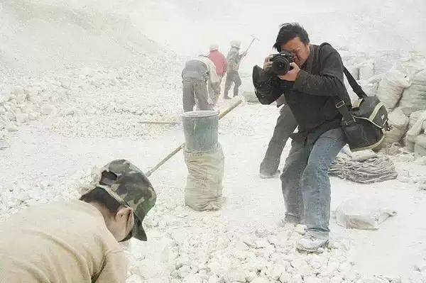 盧廣拍攝汙染專題，2005年4月攝於內蒙古