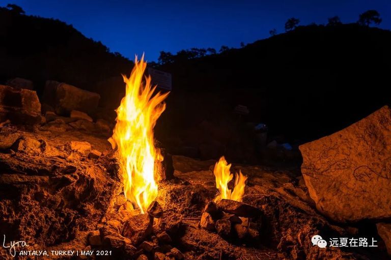 燃燒的Mount Chimaera