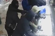 又來了！一群暴徒衝入矽谷珠寶店，鐵錘砸爛櫃檯，搶走價值11萬美元的珠寶