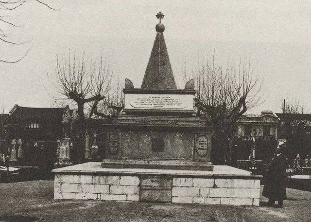 八仙橋公墓內的法兵「紀念碑」