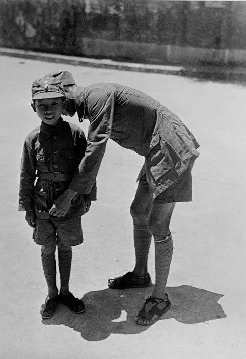 羅伯特·卡帕：小戰士，湖北漢口，1938年