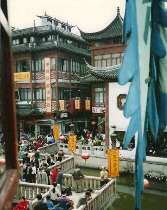9.1997年，上海九曲橋和湖心亭