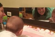 鏡子是孩子的好玩具，這麼做寶寶更聰明