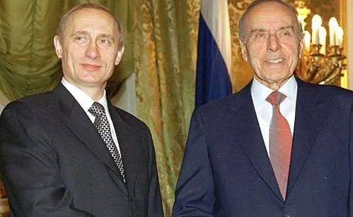 2002年簽署條約的俄、阿總統