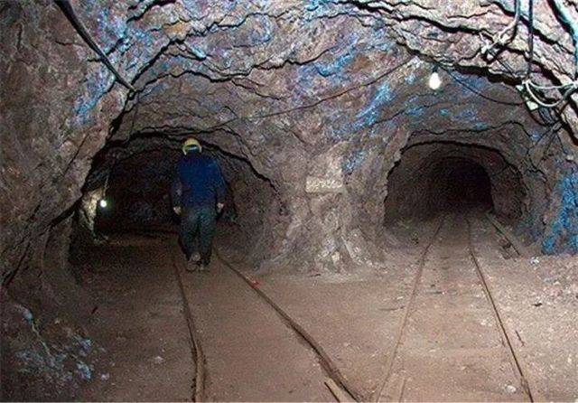 阿富汗巴達克山的青金石礦（圖4）
