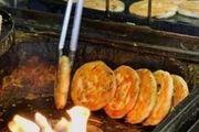 舌尖上海丨蔥油餅，那誘人的蔥香勾起兒時美好的回憶