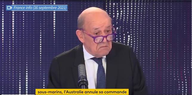 法國外交部長勒德里昂16日在電視臺怒斥美英澳的決定（Franceinfo新聞臺圖）