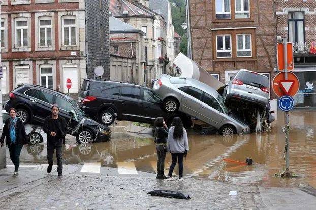 比利時Liège市遭洪水肆虐，市區居民被疏散（法新社圖）