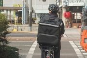我在東京騎單車送外賣：時薪100，像活在日劇裡