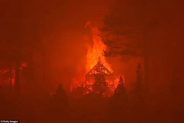 卡爾多大火摧毀了南太浩湖附近林間的獨家小屋