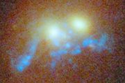 是霧裡看花？不，是用超大質量星系團作透鏡來看光的重力彎曲現象