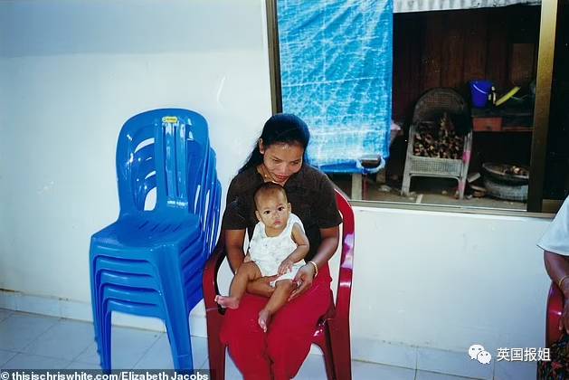 柬埔寨孤兒院裡的伊莉莎白