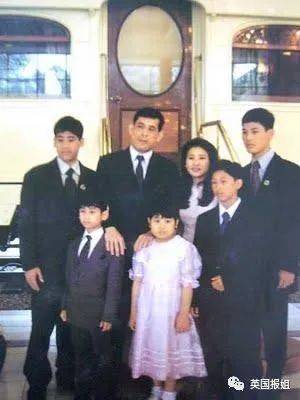泰王與第二任妻子及五個孩子