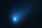 彗星劃過天際！哈勃望遠鏡不負眾望，抓住高光時刻！