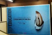 義大利米蘭地鐵站一組「性教育」海報惹爭議！你怎麼看？