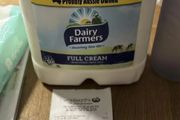 雪梨 Woolworths 超市，牛奶過期14天還在賣！官方是這麼回應的