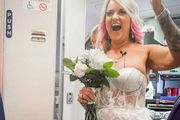 航班臨時取消錯過婚禮，這對男女決定在飛機上結婚&#8230;