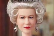 「英國女王」芭比娃娃開賣，24小時內一搶而空