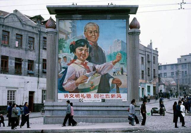 侯登科：新帽，陝西鳳翔集市，1983年