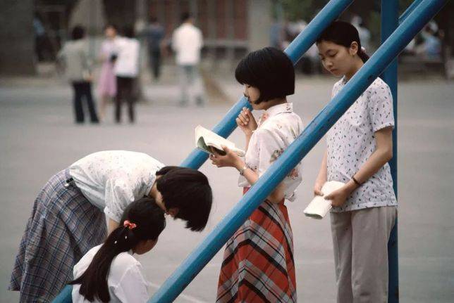 托馬斯·霍普克：中國，火車站，1984年