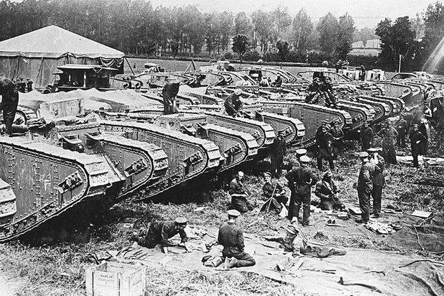（上圖）康佈雷戰役開了大規模使用坦克的先河